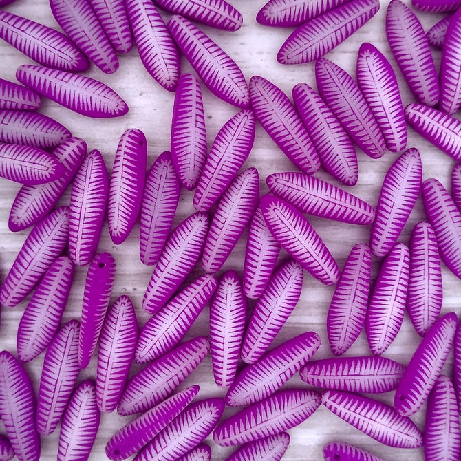 10 x daggers in Neon Dark Purple with laser etched Feather (5x16mm)