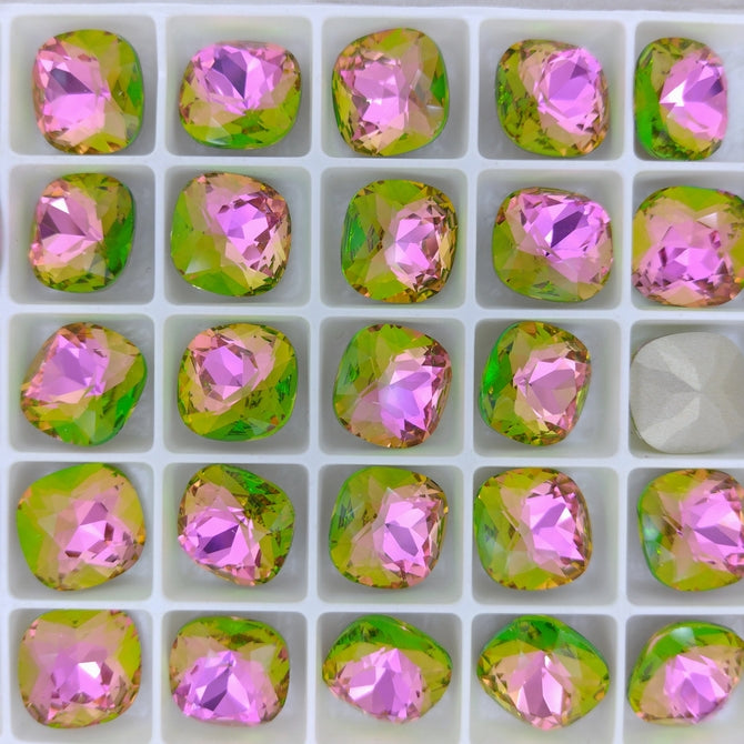 12mm round square in Crystal Vitrail Rose (Aurora)