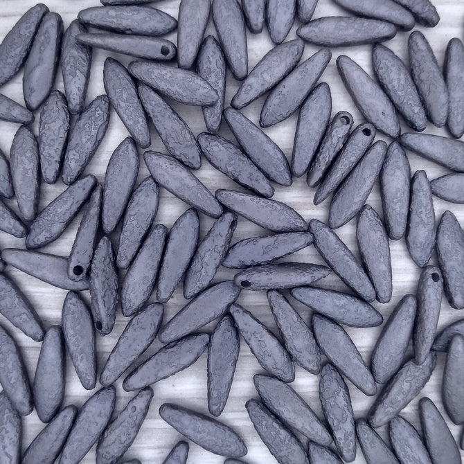 10 x daggers in etched Metallic Steel (5x16mm)