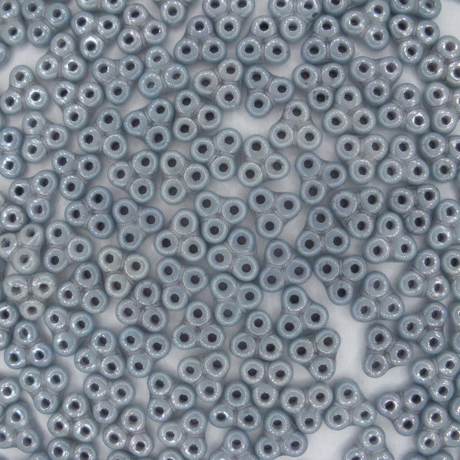 25 x 6mm Trinity beads in Blue Lustre