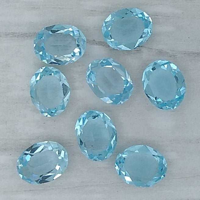 Cab135 - 10x8mm oval cabochon in Aqua (Vintage)