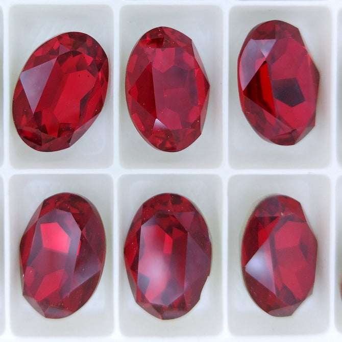 18x13mm Oval in Light Siam (Aurora)