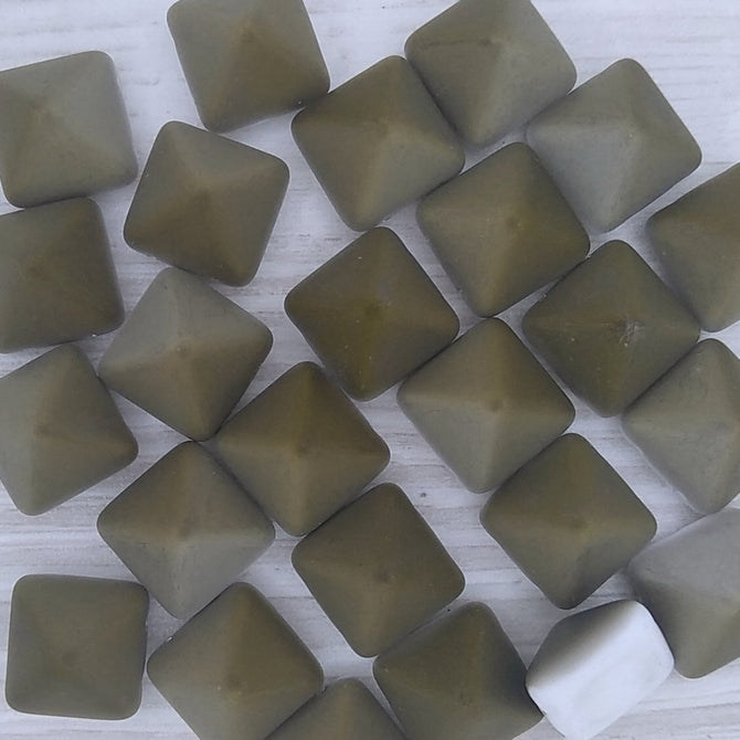 2 x 12mm pyramids in Matt Chalk White Valentinite