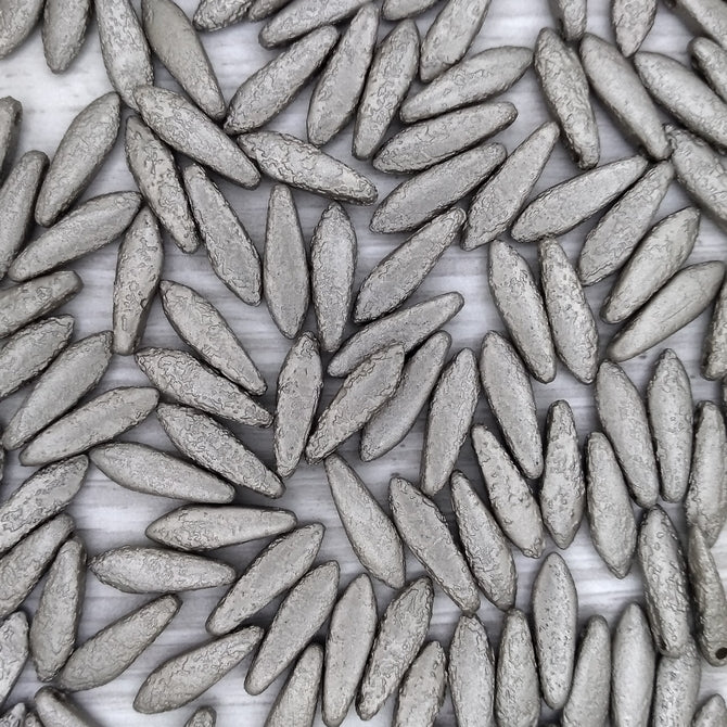 10 x daggers in etched Metallic Grey (5x16mm)