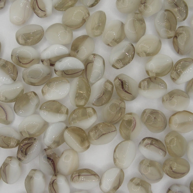 25 x tulip petals in Grey/White