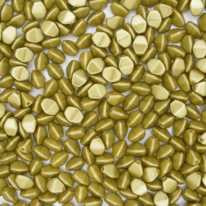 50 x pinch beads in Pastel Lime (3x5mm)