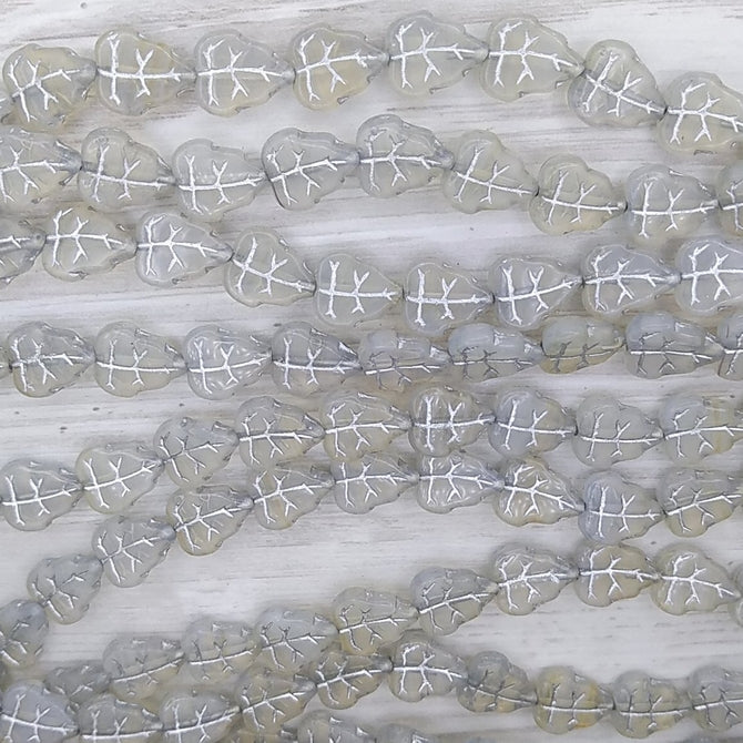 20 x flat leaves in Grey (10x8mm)