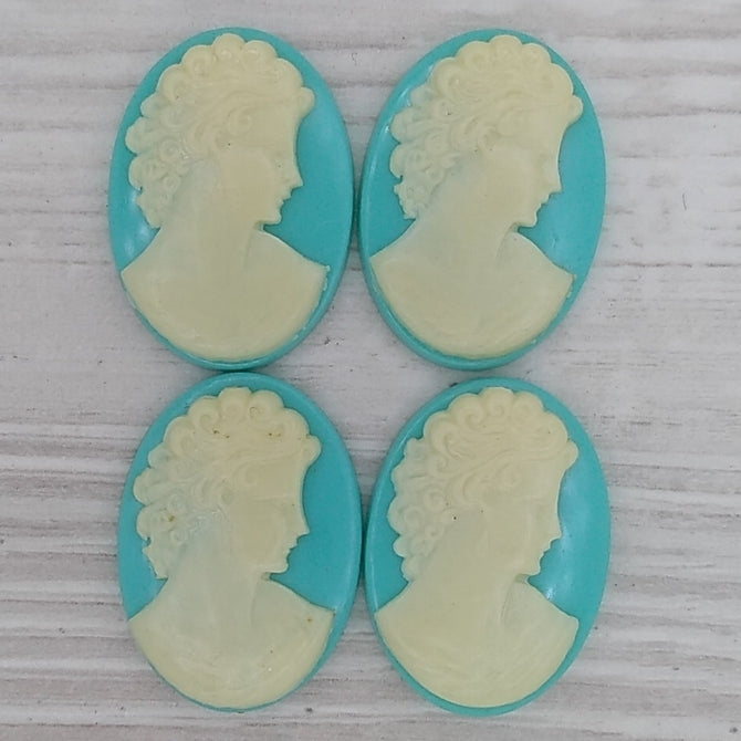 Cam30 - 25x18mm Cameo in Aqua - Right (Vintage)