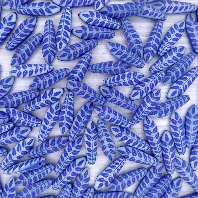 10 x daggers in Neon Blue with laser etched Ears of Corn (5x16mm)