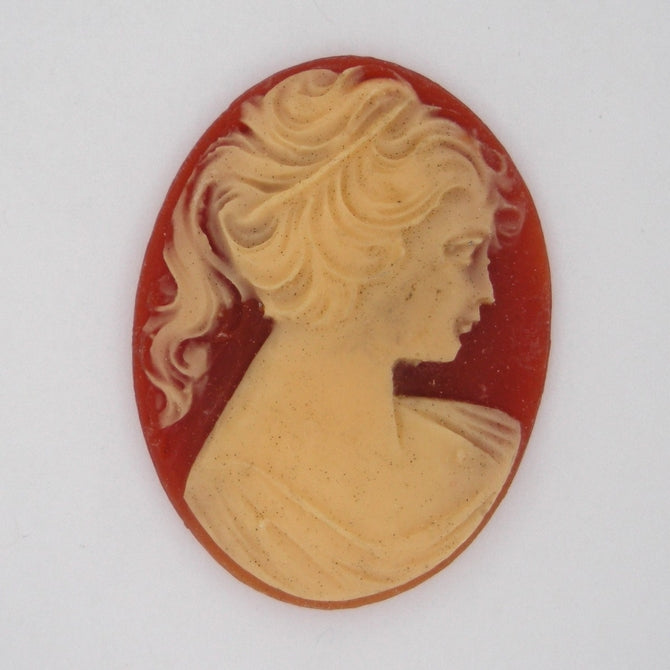 Cam05 - 40x30mm Cameo in Coral Red (Vintage)