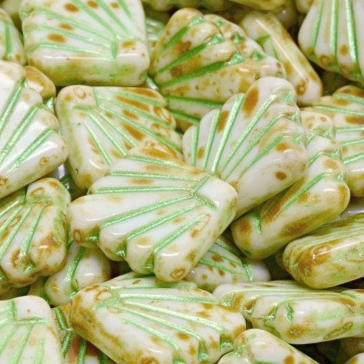 4 x 17mm Diafan beads in Alabaster Picasso with Olive Green