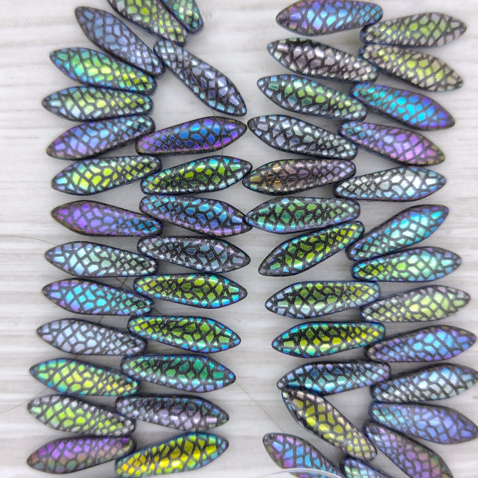 25 x Laser etched 2 hole daggers in Black with Crocodile (5x16mm)