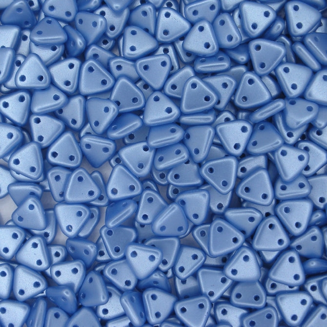50 x CzechMate triangles in Pearl Coat Baby Blue
