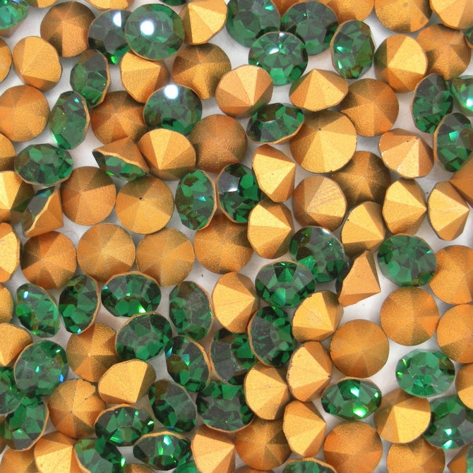 SS30 Chaton in Emerald (Vintage Swarovski)