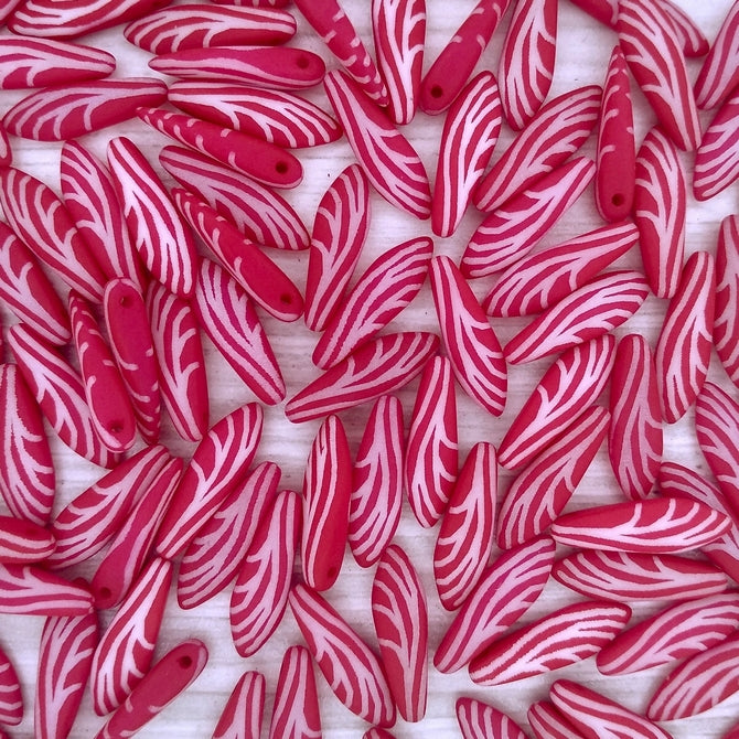 10 x daggers in Neon Cherry with laser etched Dragonfly wing (5x16mm)