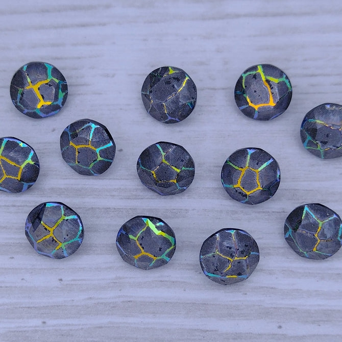 8mm Aurora chaton in Black with laser etched Giraffe 2