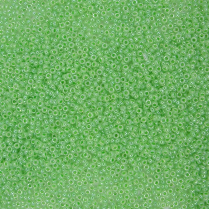 0520 - 5g Size 15/0 Miyuki seed beads in Mint Green Ceylon