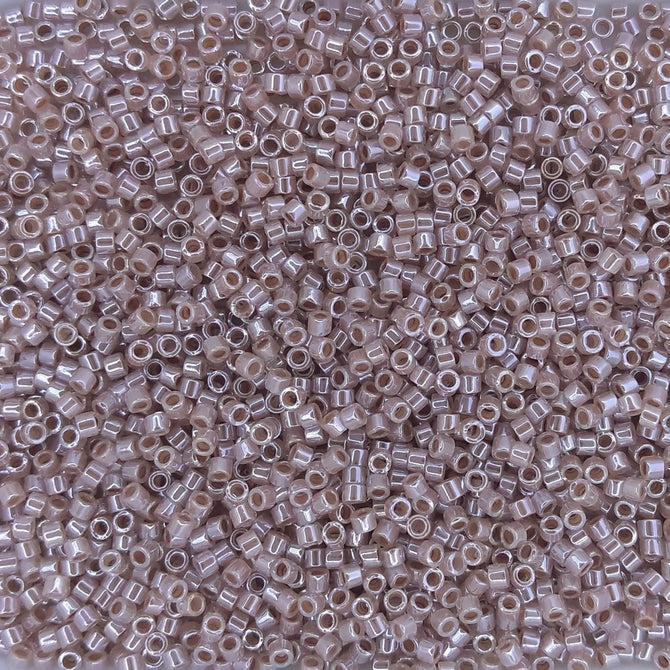 DB0256 - 1g Size 11/0 delicas in Light Cinnamon Ceylon