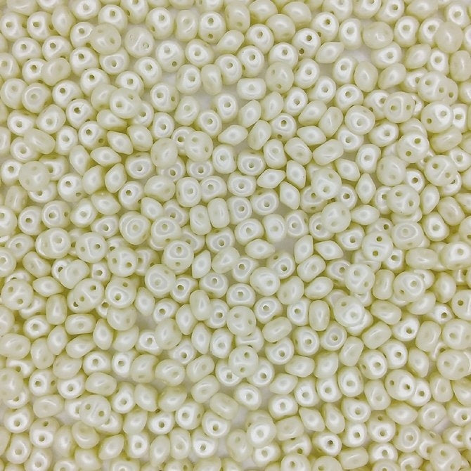 5g x 4mm Es-o beads in Pastel Light Cream