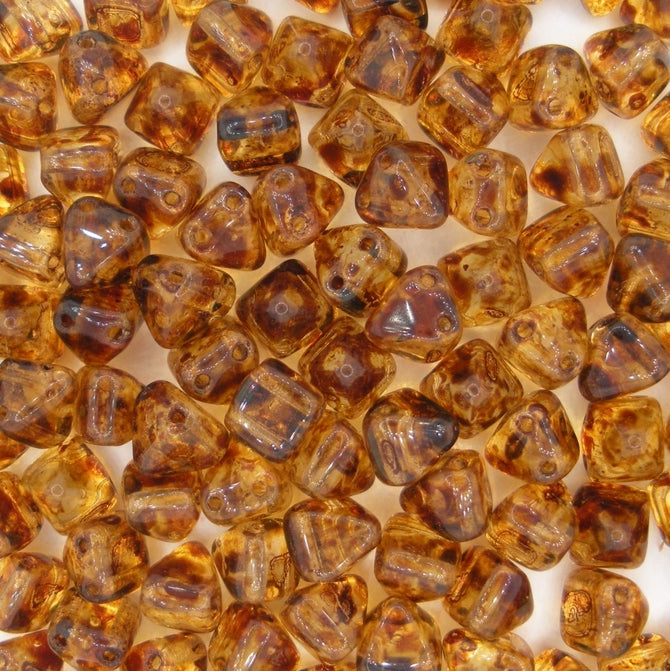 10 x 6mm pyramids in Crystal Travertin