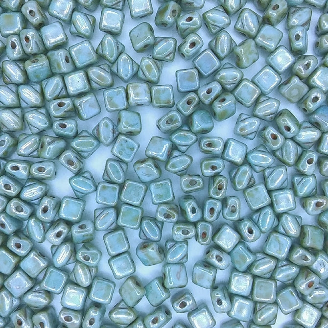 30 x 5mm Silky beads in Alabaster/Green Lustre