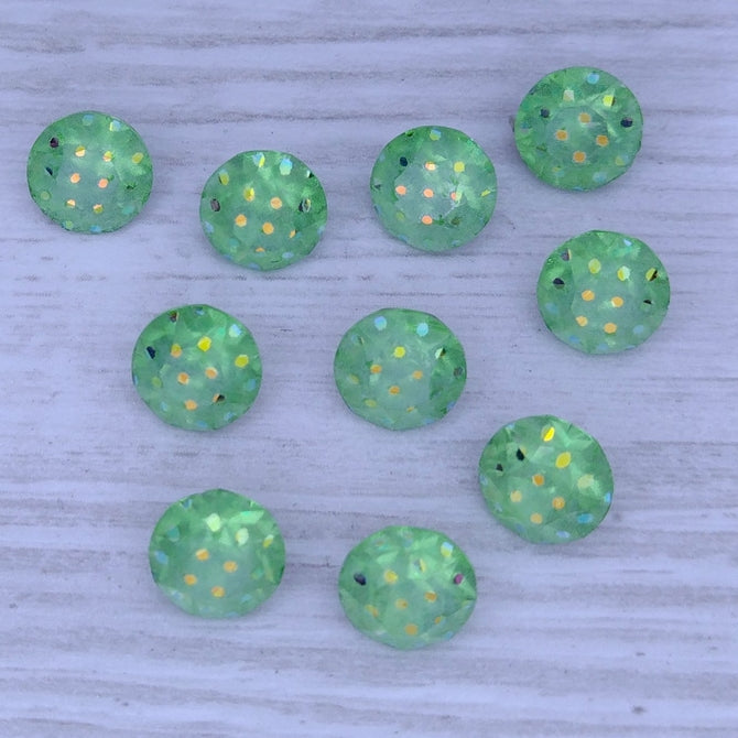 8mm Aurora Chaton in Peridot with laser etched Spots 2