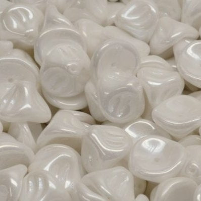 10 x Daylily flowers in Alabaster Shimmer (10x8mm)