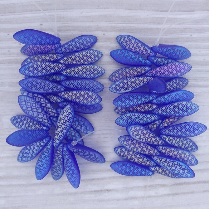 25 x Laser etched daggers in Matt Sapphire with Scale pattern (5x16mm)