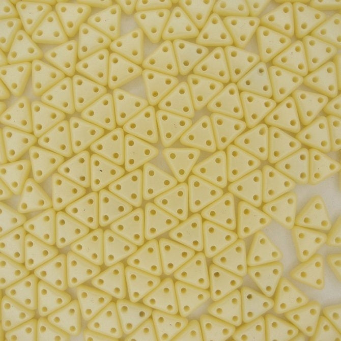 25 x eMMA beads in Pastel Yellow