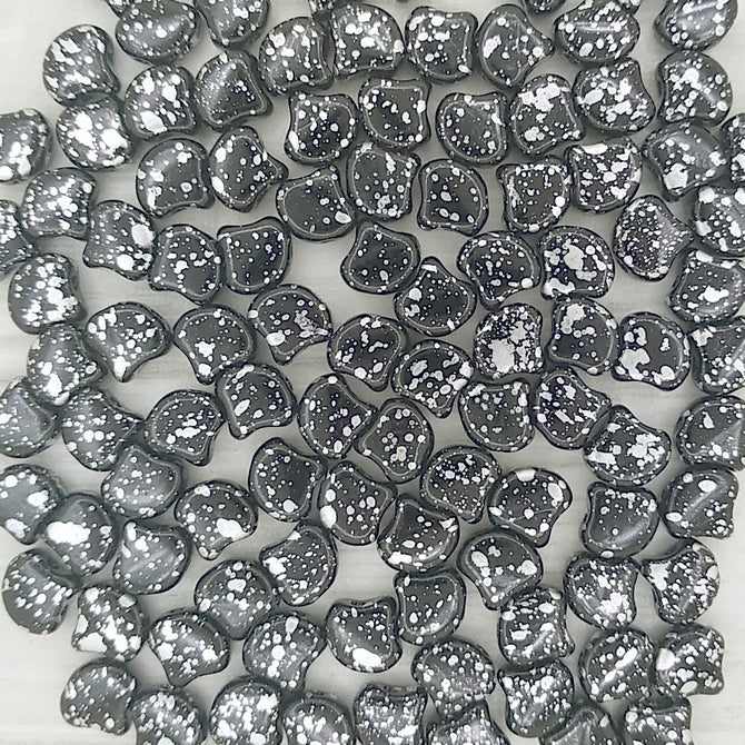 25 x Ginko beads in Black Silver Splash