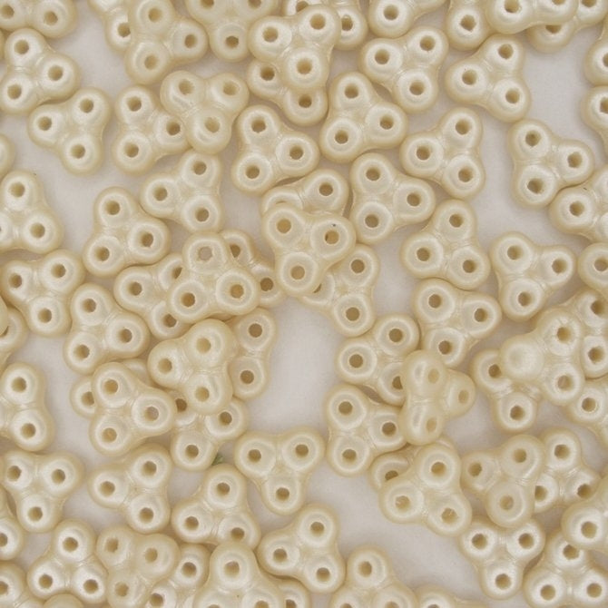 25 x 8mm Trinity beads in Pastel Cream
