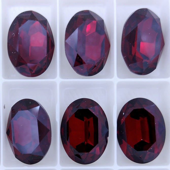 18x13mm Oval in Siam (Aurora)