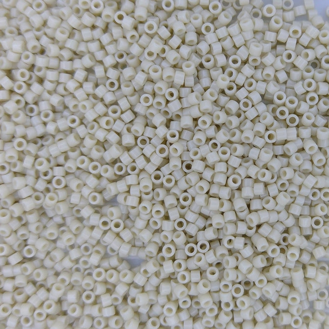 DB0261 - 1g Size 11/0 delicas in Opaque Linen Lustre