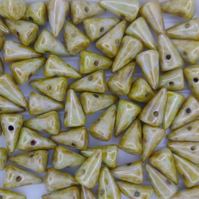 10 x small spikes in Chalk White/Green (5x8mm)