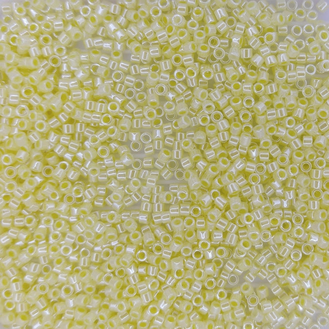 DB0232 - 5g Size 11/0 delicas in Light Lemon Ice Ceylon