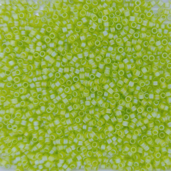 DB0860 - 1g Size 11/0 delicas in Matt Chartreuse AB
