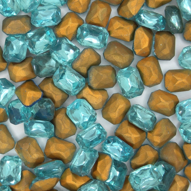 Cab78 - 8x6mm octogonal cabochon in Aquamarine (Vintage)