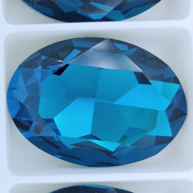 30x20mm Oval in Blue Zircon (Aurora)