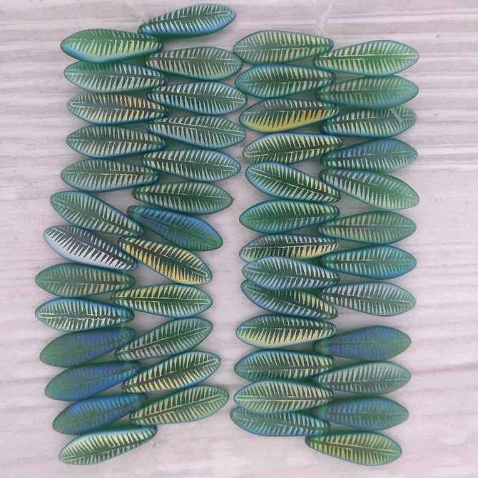 25 x Laser etched daggers in Matt Emerald with Feather pattern (5x16mm)
