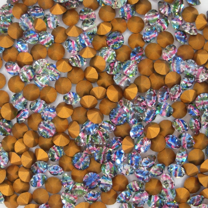 SS18 chaton in Rainbow (Vintage Austrian)