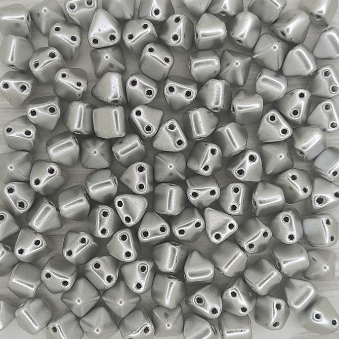 10 x 6mm pyramids in Aluminium Silver