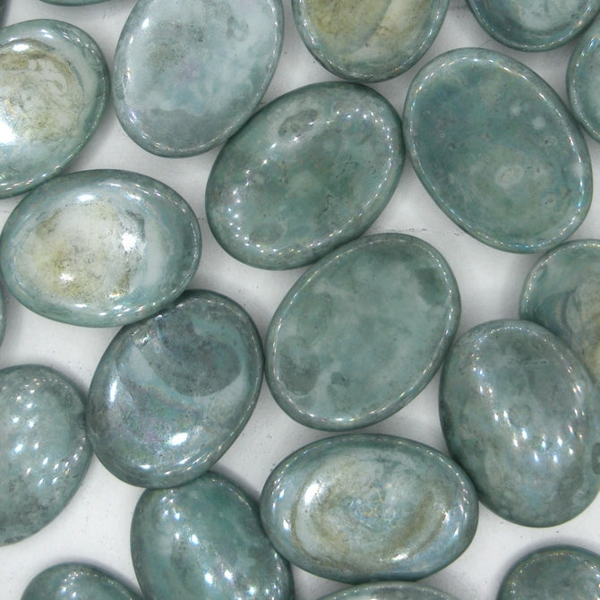 Cab32 - 18x13mm cabochon in Mottled Light Blue (Vintage)