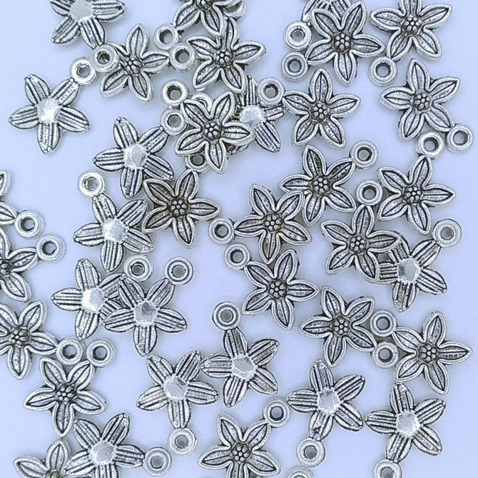 5 x Flower charms in Silver (11x13mm)