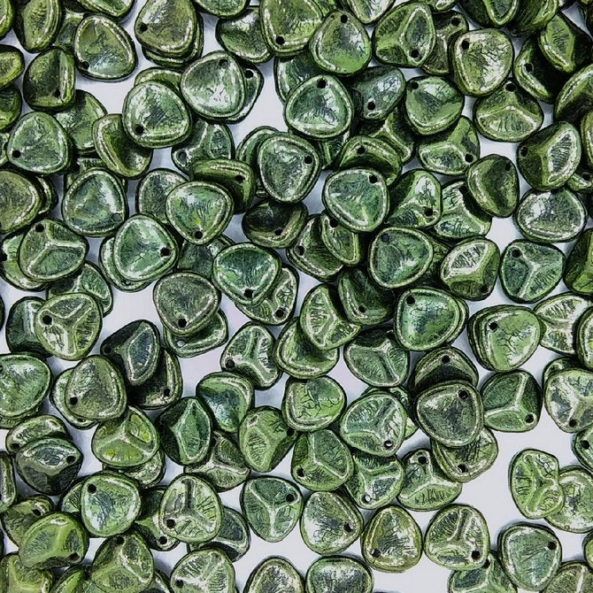 25 x small rose petals in Green Lustre (8x7mm)