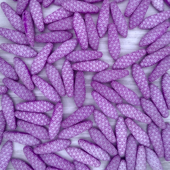 10 x daggers in Neon Dark Purple with laser etched Scales (5x16mm)