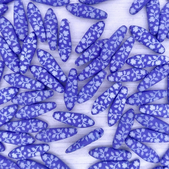 10 x daggers in Neon Blue with laser etched Flowers (5x16mm)