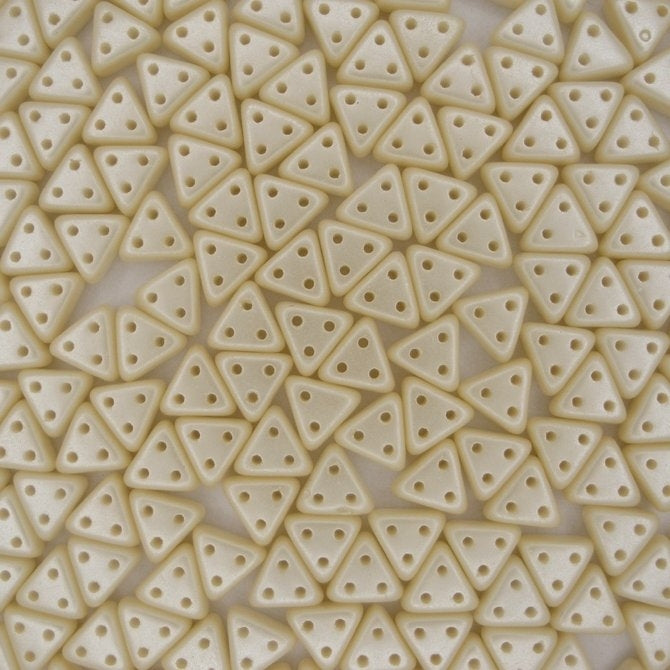 25 x eMMA beads in Pastel Cream