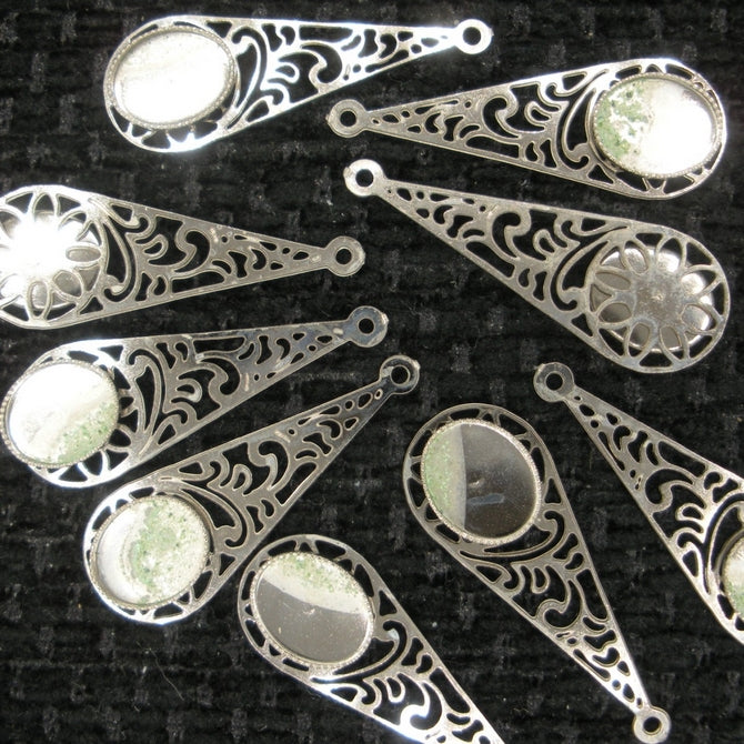 M87 - Pair of 3.4cm filigree tear drop pressings in Silver (Vintage)