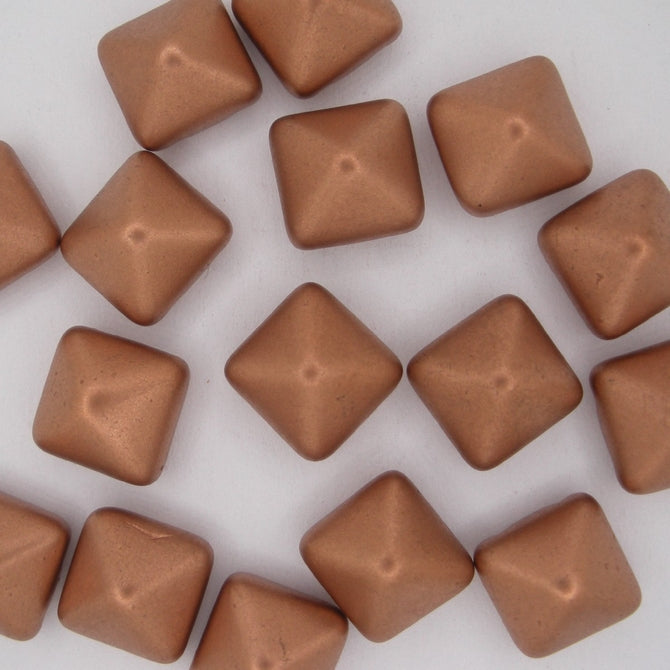 2 x 12mm pyramids in Camel Gold
