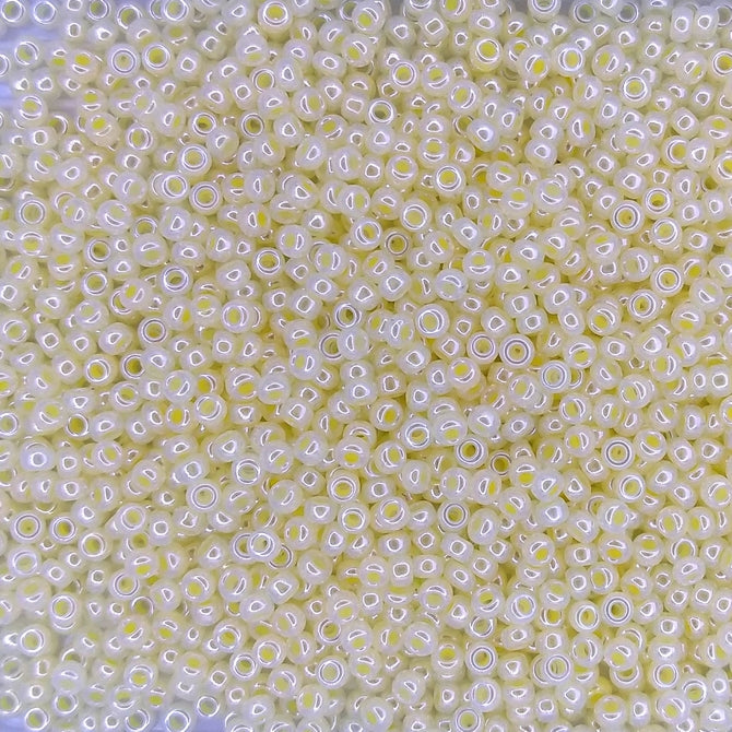 0527 - 10g Size 11/0 Miyuki seed beads in Buttercream Ceylon